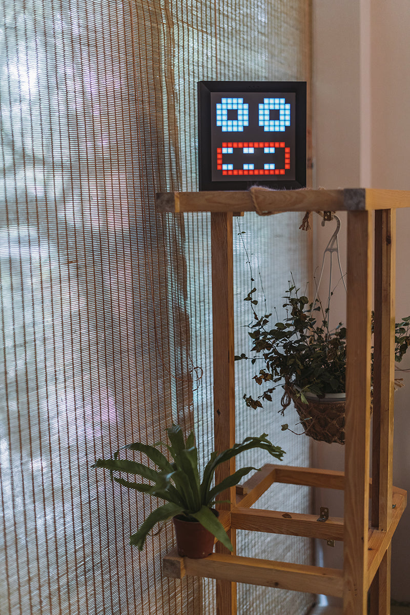 DIVOOM Pixoo picture frame adjustable pixels