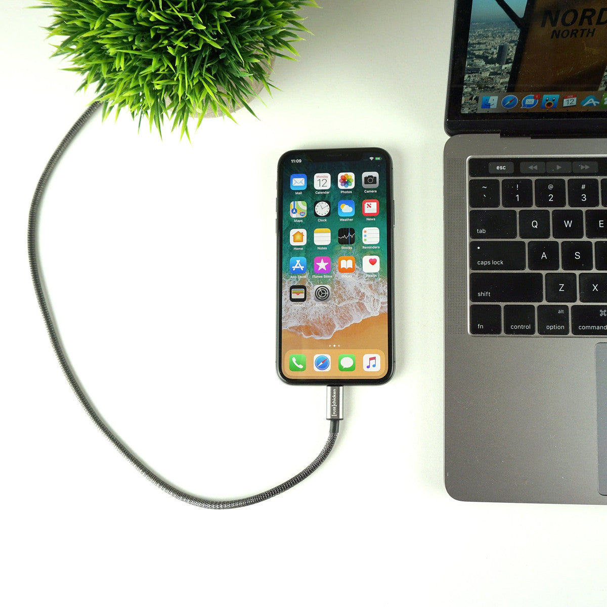 FUSECHICKEN Shield iPhone USB-C zu Lightning Kabel 1 Meter | ummantelt mit Edelstahl | MFI-zertifiziert