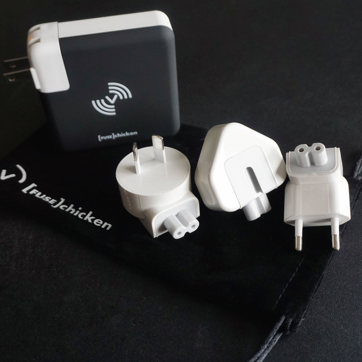 FUSECHICKEN Universal Ladestation Powerbank Adapter Weltreise Iphone Android | kabelloses Schnelladen | 6700mAh | 18W