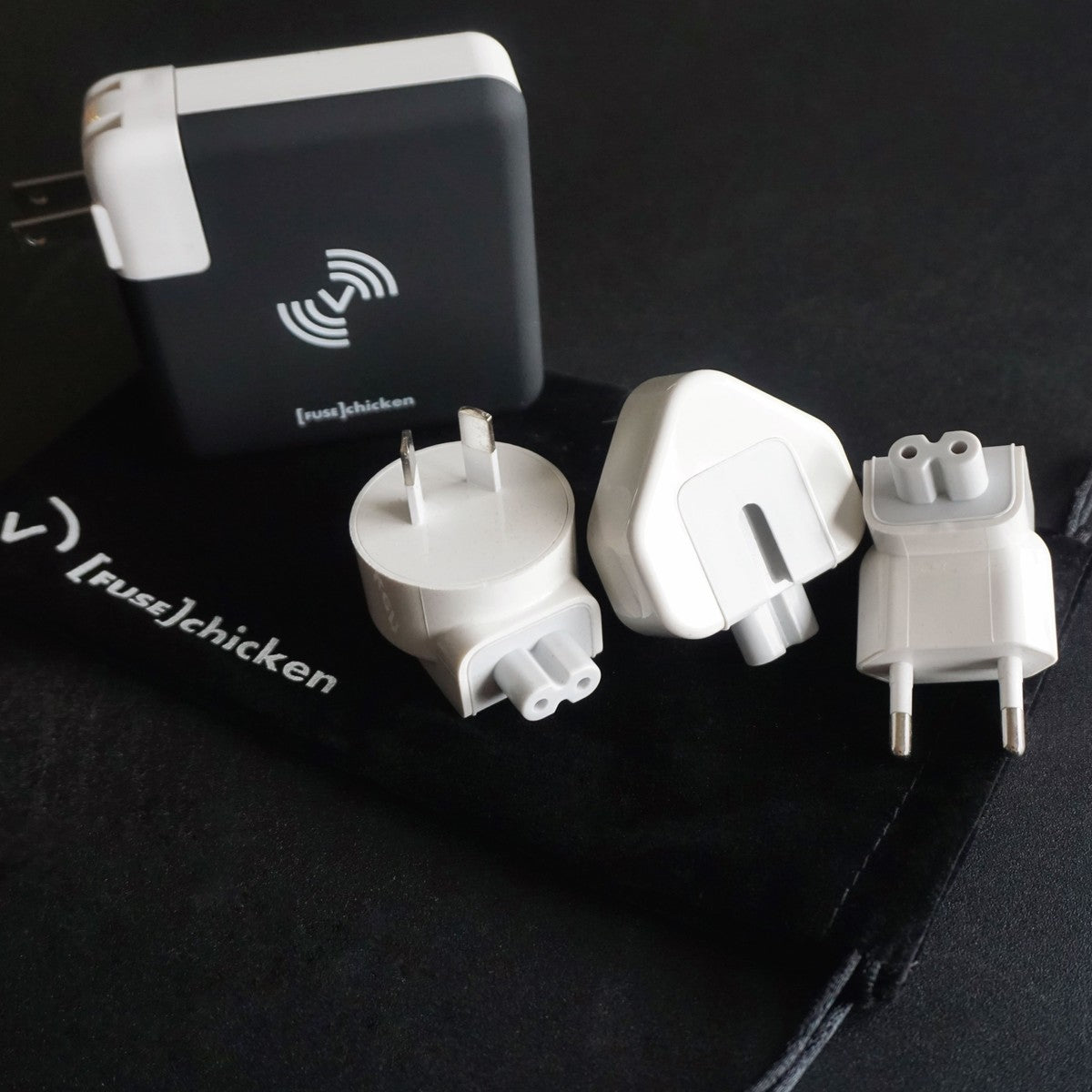 FUSECHICKEN Universal Ladestation Powerbank Adapter Weltreise Iphone Android | kabelloses Schnelladen | 6700mAh | 18W