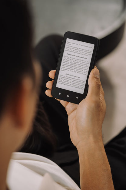 MUDITA Kompakt Smartphone E Ink Display Weiss