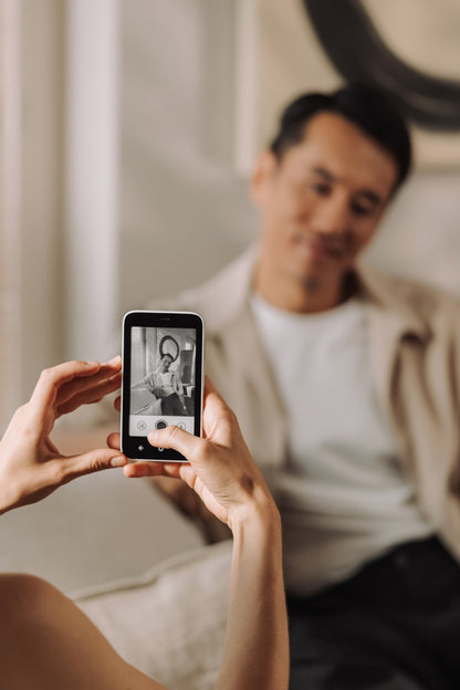 MUDITA Kompakt Smartphone E Ink Display Weiss